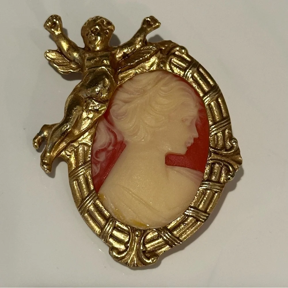 Vintage Estate Signed Raffine Victorian Carved Cameo Brooch Pin Gold With Angel